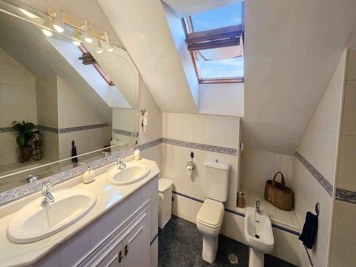 5 bedroom Apartment for sale in Fuengirola with garage - € 742,000 (Ref: 9630088)