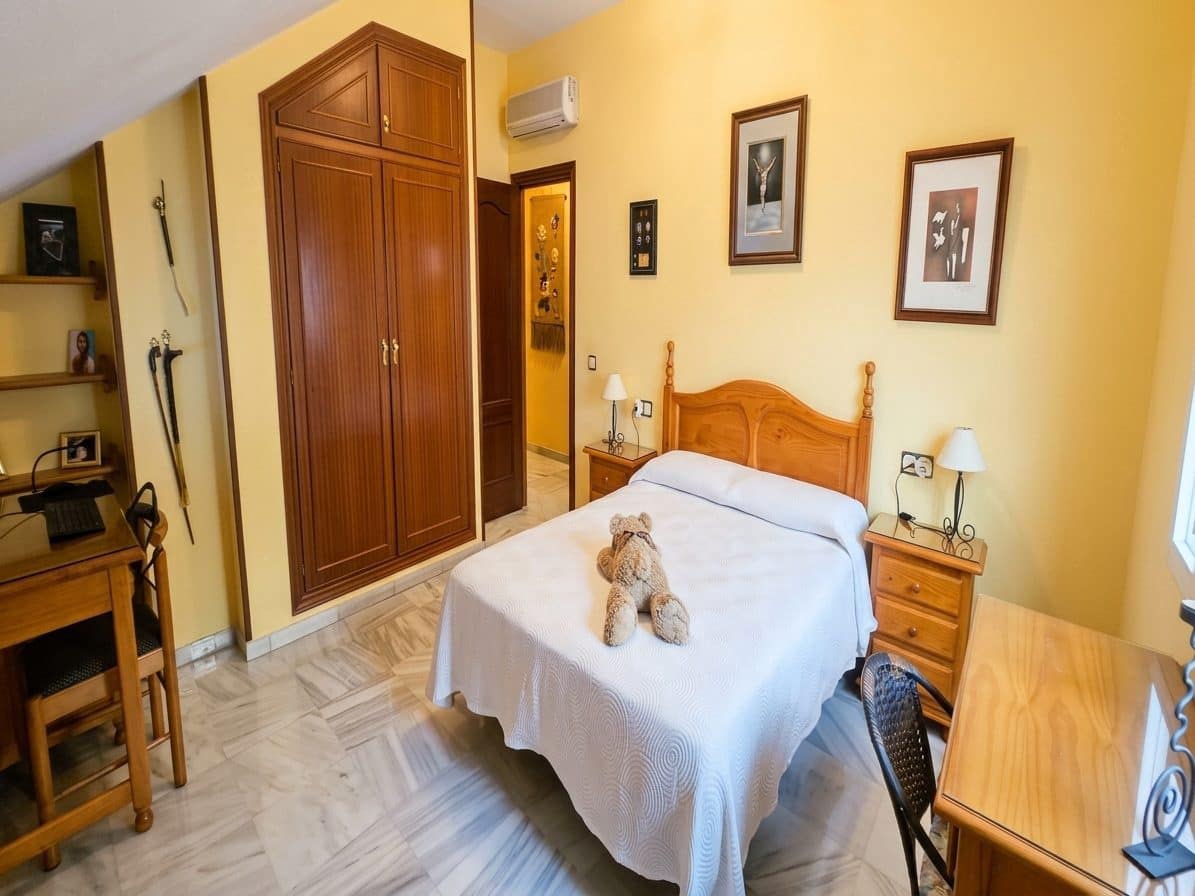 5 bedroom Apartment for sale in Fuengirola with garage - € 742,000 (Ref: 9630088)