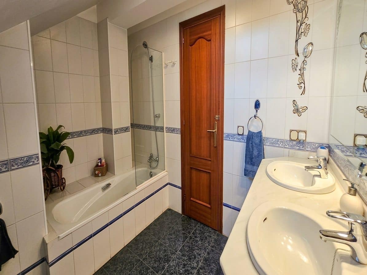 5 bedroom Apartment for sale in Fuengirola with garage - € 742,000 (Ref: 9630088)