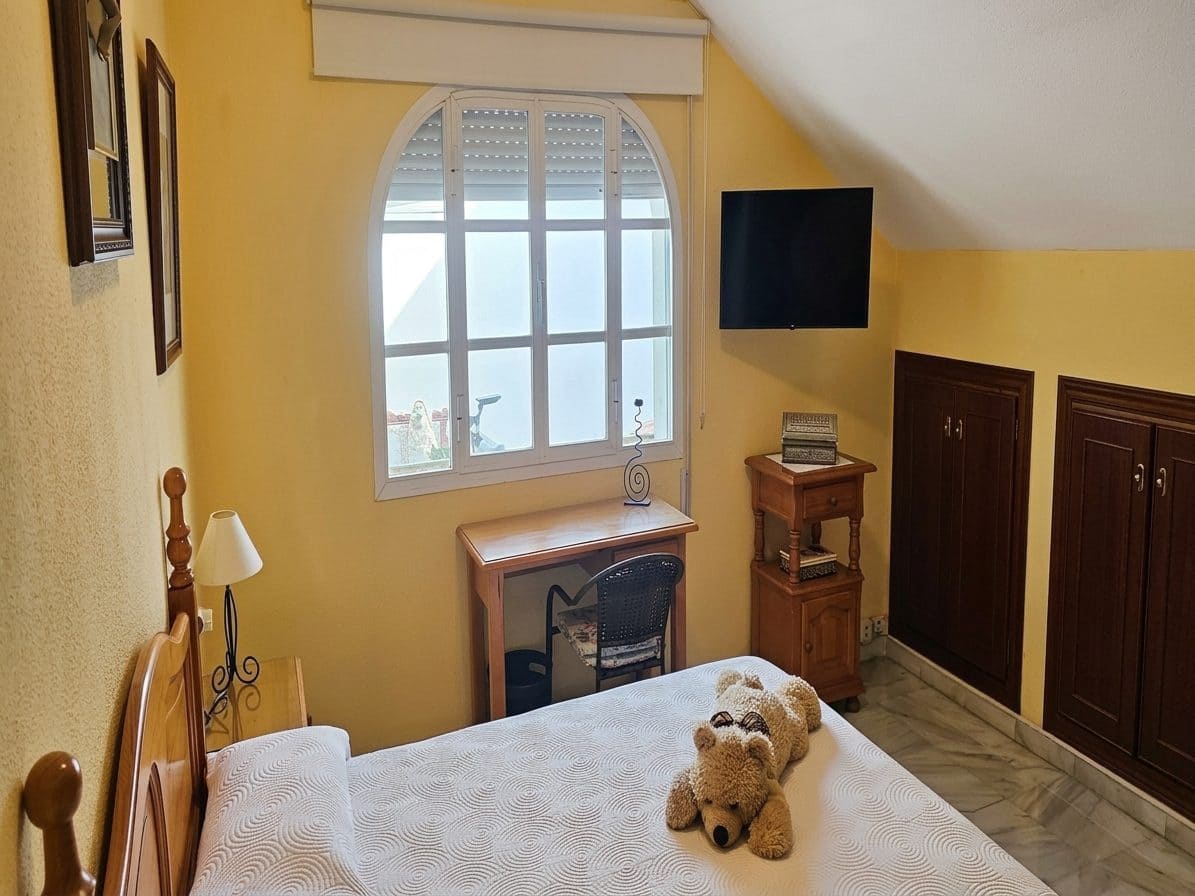 5 bedroom Apartment for sale in Fuengirola with garage - € 742,000 (Ref: 9630088)