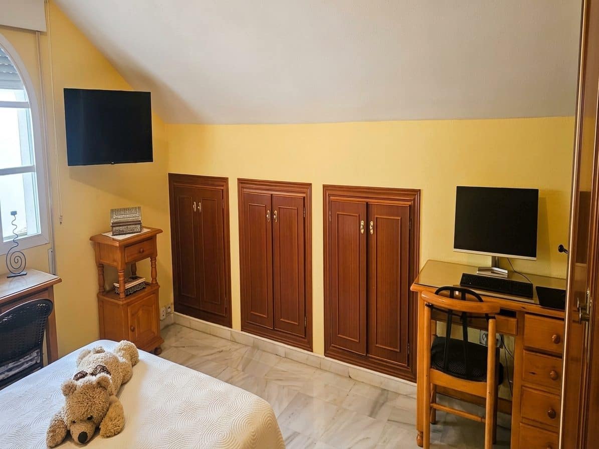 5 bedroom Apartment for sale in Fuengirola with garage - € 742,000 (Ref: 9630088)