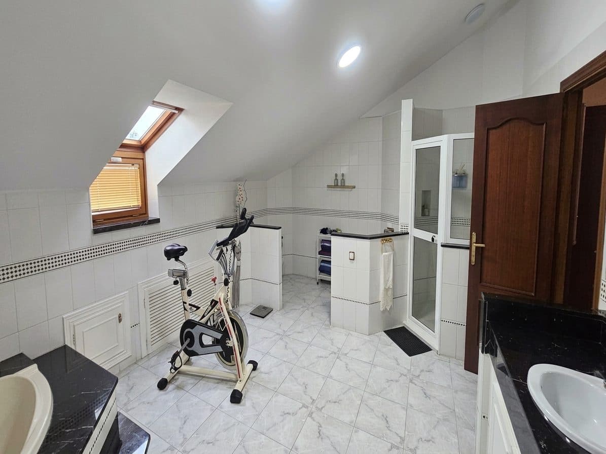 5 bedroom Apartment for sale in Fuengirola with garage - € 742,000 (Ref: 9630088)