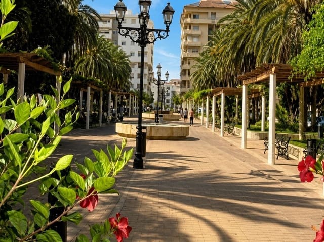 5 quarto Apartamento para venda em Zona Puerto Deportivo, Fuengirola com garagem - 742 000 € (Ref: 9630088)