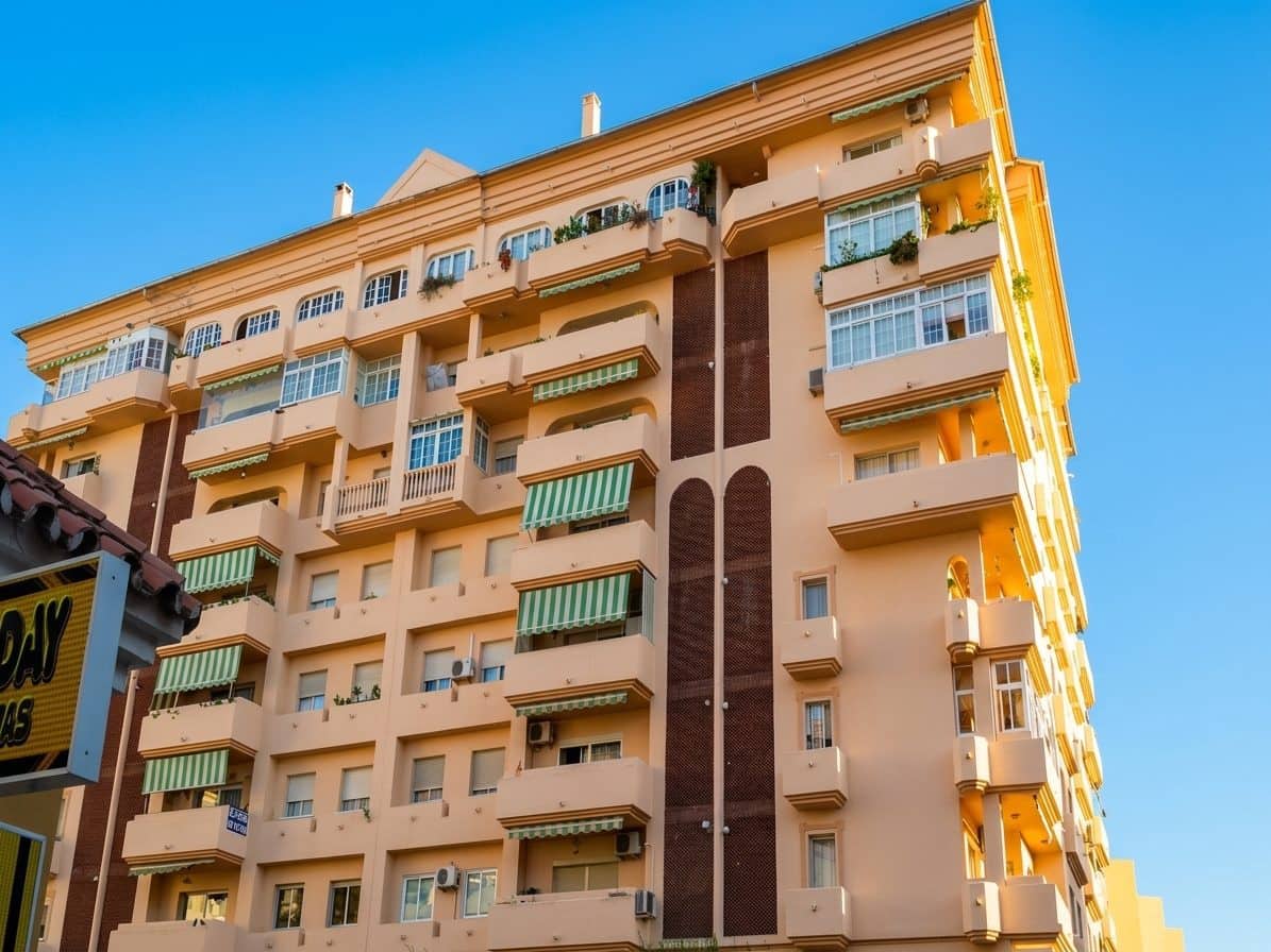 5 bedroom Apartment for sale in Fuengirola with garage - € 742,000 (Ref: 9630088)
