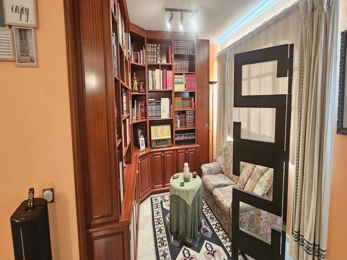 5 bedroom Apartment for sale in Fuengirola with garage - € 742,000 (Ref: 9630088)