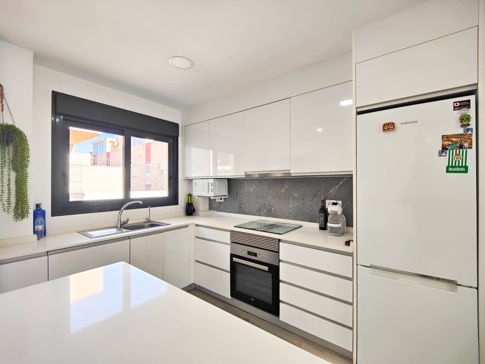 3 sypialnia Apartament na sprzedaż w Guardamar del Segura z basenem garażem - 289 900 € (Ref: 9630094)