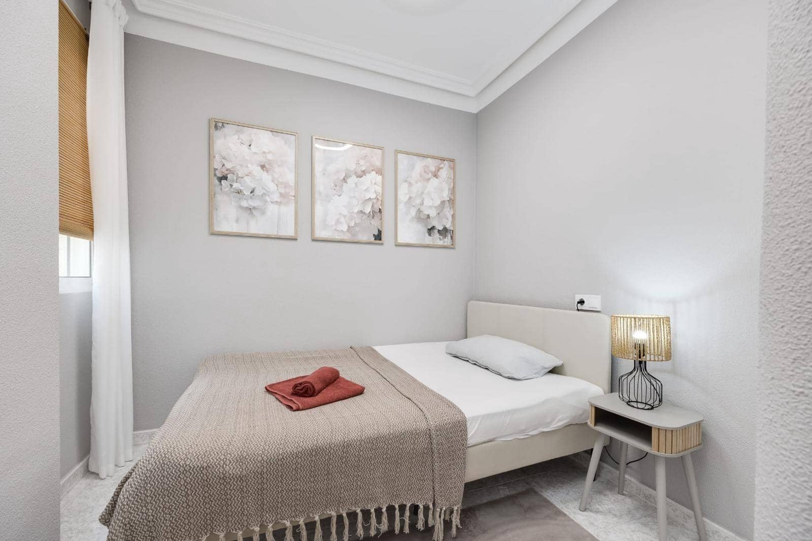 Apartamento de 2 habitaciones en Torrevieja en venta - 190.000 € (Ref: 9630100)