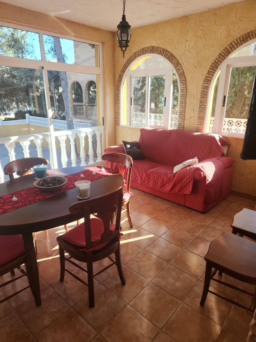 2 bedroom Villa for sale in Torrevieja with pool - € 450,000 (Ref: 9630101)