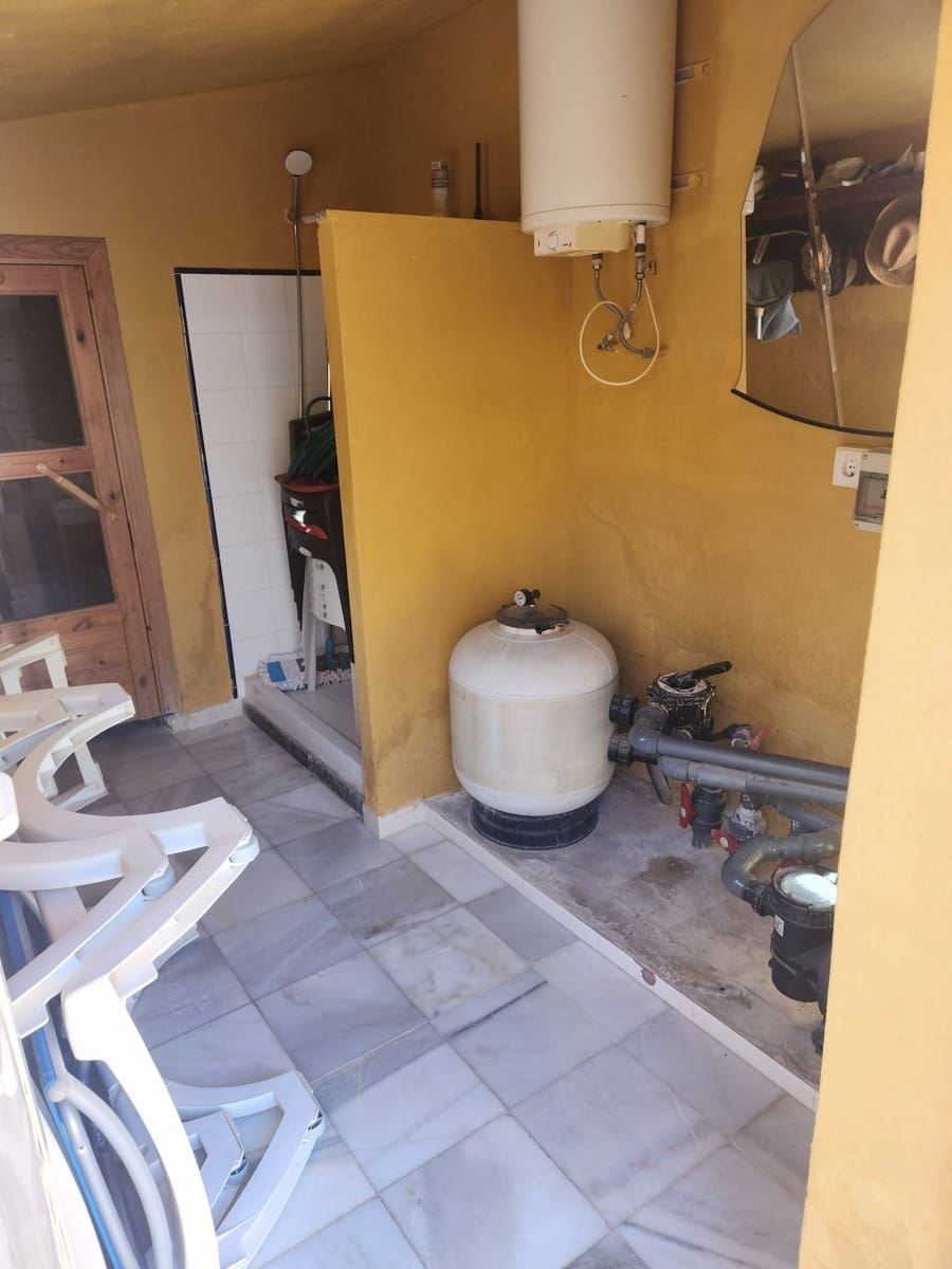 2 bedroom Villa for sale in Torrevieja with pool - € 450,000 (Ref: 9630101)