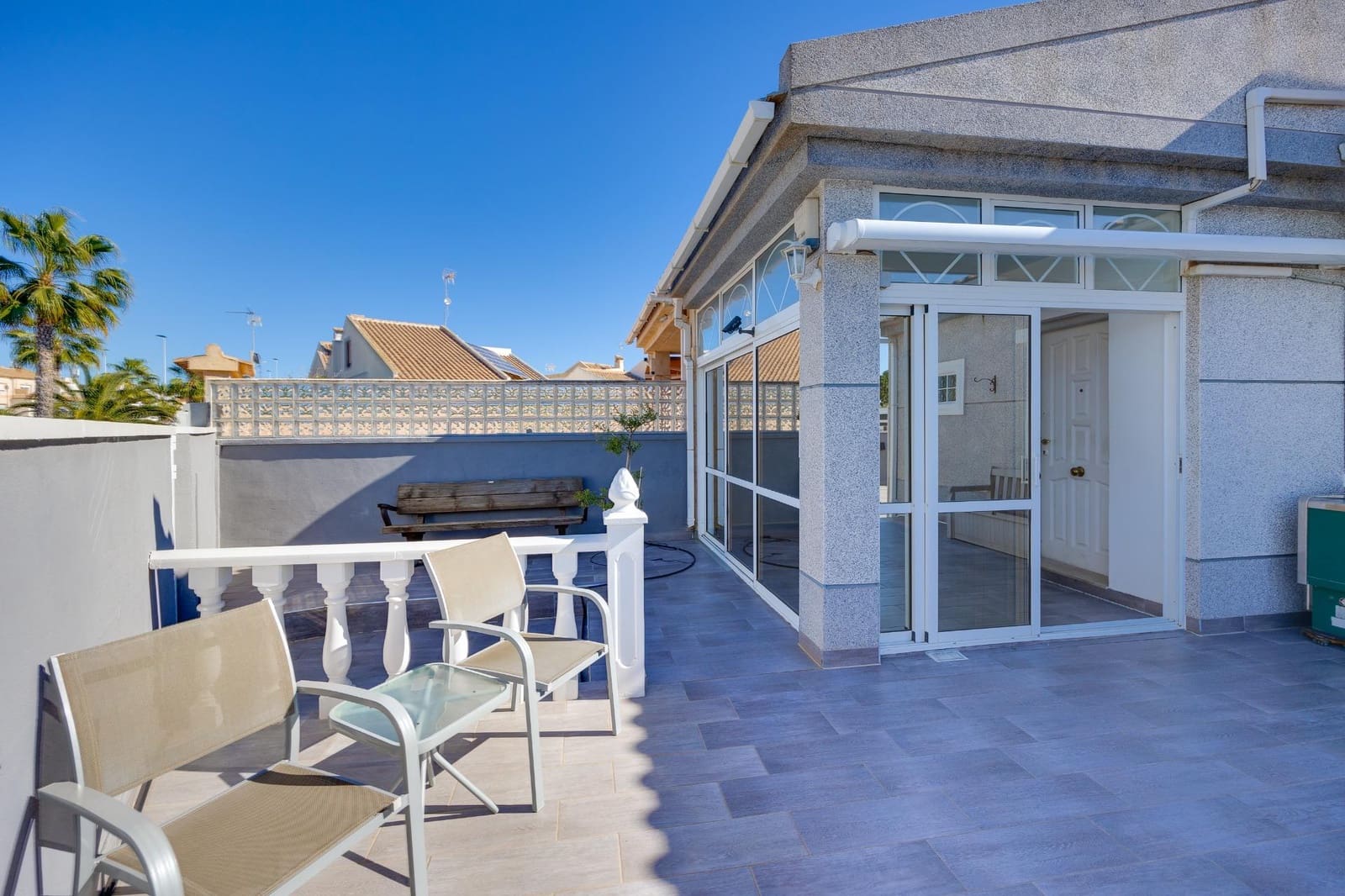 3 makuuhuone Paritalo myytävänä paikassa Torrevieja mukana uima-altaan - 280 000 € (Ref: 9630102)