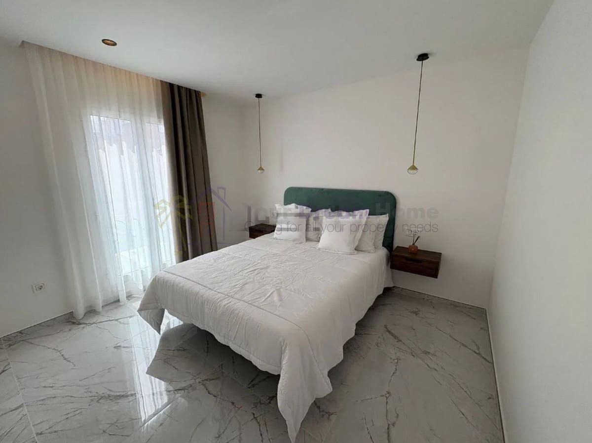 3 sovrum Semi-fristående Villa till salu i Corralejo med pool garage - 450 000 € (Ref: 9630111)