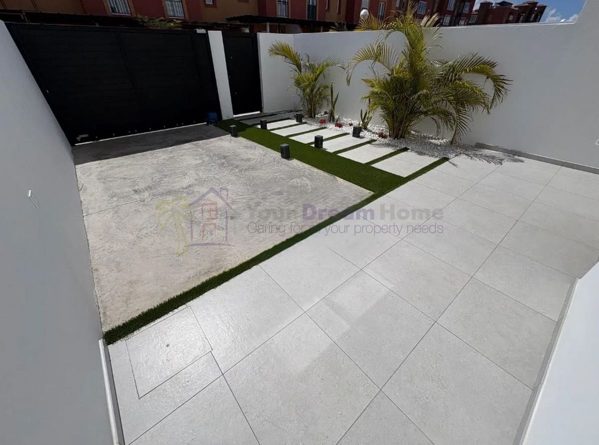 3 sovrum Semi-fristående Villa till salu i Corralejo med pool garage - 450 000 € (Ref: 9630111)