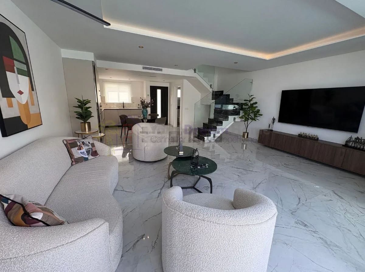 3 sovrum Semi-fristående Villa till salu i Corralejo med pool garage - 450 000 € (Ref: 9630111)