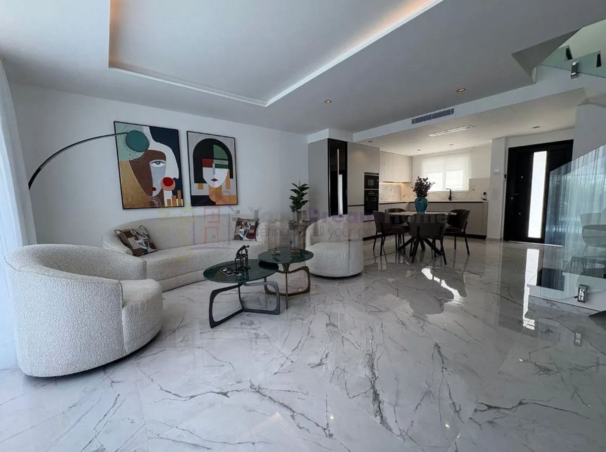 3 sovrum Semi-fristående Villa till salu i Corralejo med pool garage - 450 000 € (Ref: 9630111)