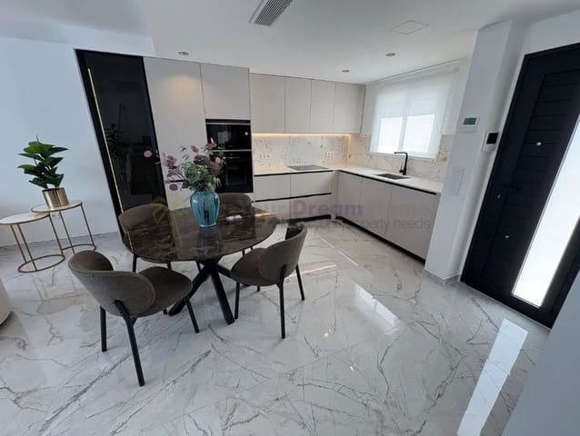 Pareado de 3 habitaciones en Corralejo, La Oliva en venta con piscina garaje - 450.000 € (Ref: 9630111)