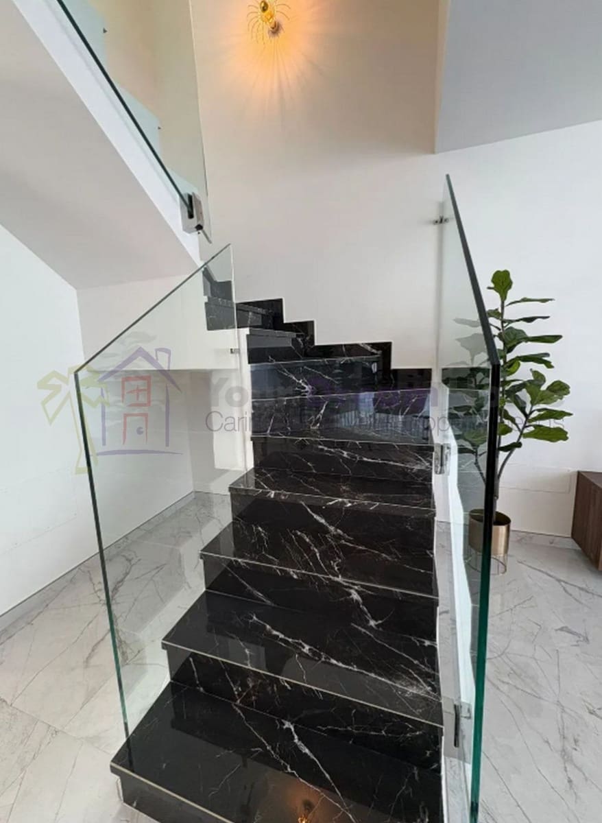 3 sovrum Semi-fristående Villa till salu i Corralejo med pool garage - 450 000 € (Ref: 9630111)