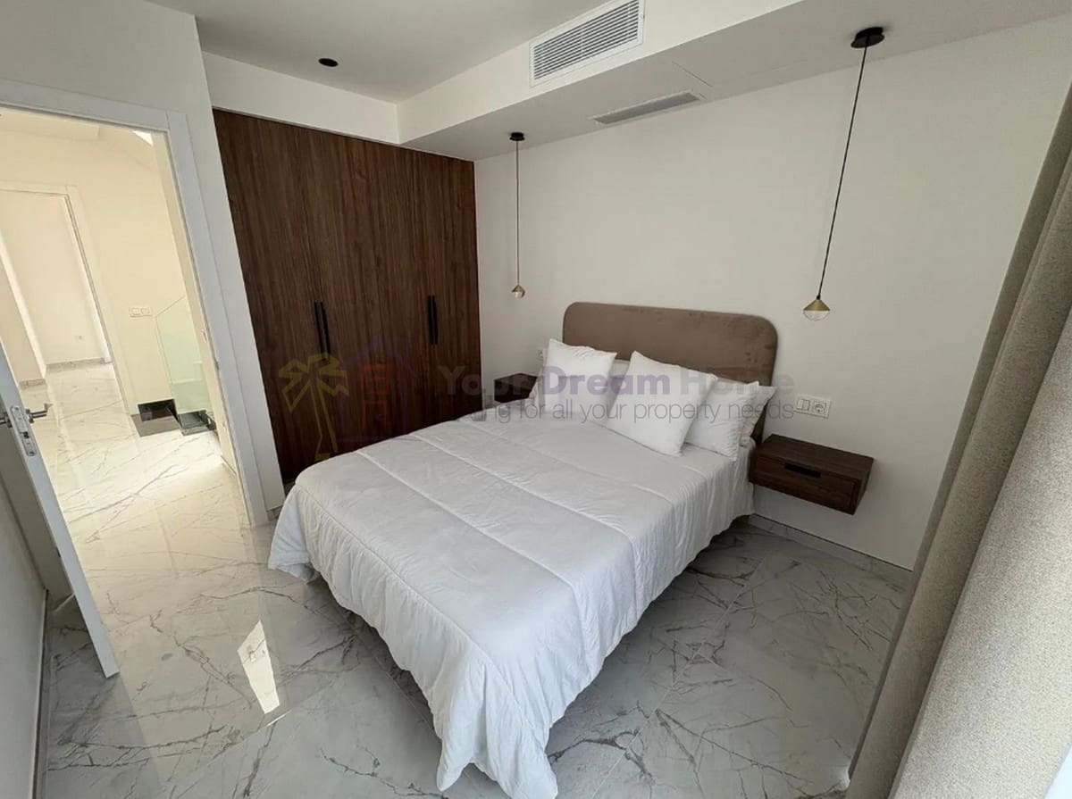 3 sovrum Semi-fristående Villa till salu i Corralejo med pool garage - 450 000 € (Ref: 9630111)