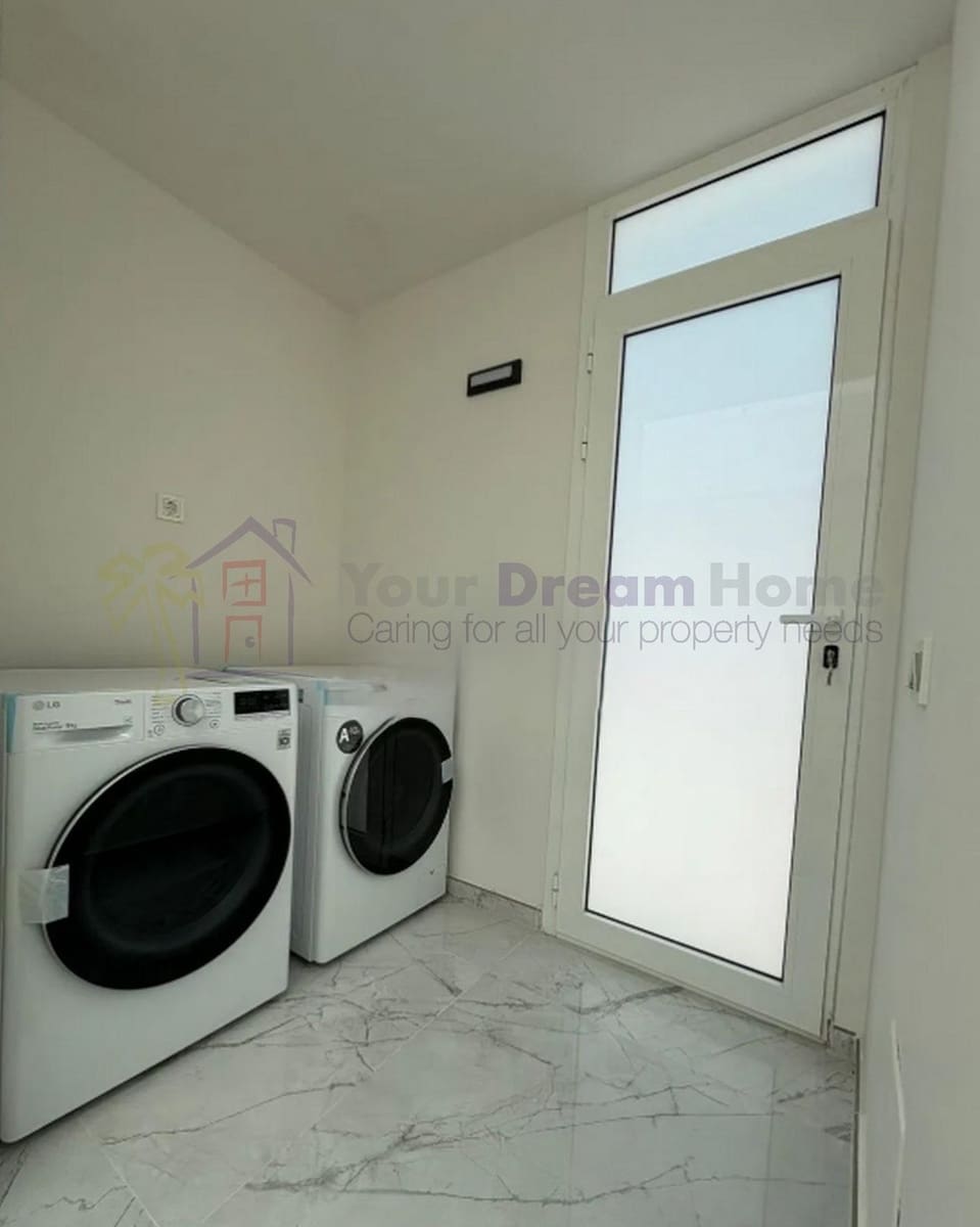 3 sovrum Semi-fristående Villa till salu i Corralejo med pool garage - 450 000 € (Ref: 9630111)