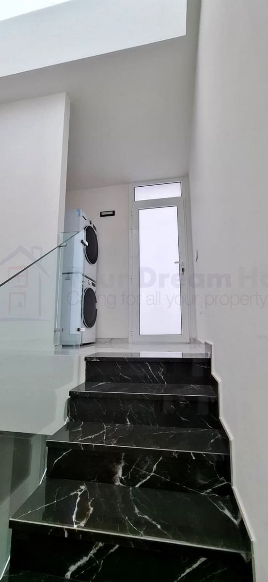 3 chambre Villa/Maison Semi-Mitoyenne à vendre à Corralejo avec piscine garage - 430 000 € (Ref: 9630111)