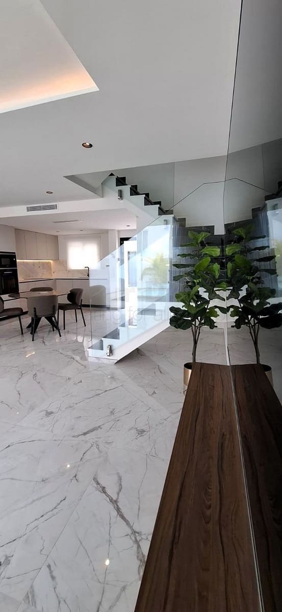 3 chambre Villa/Maison Semi-Mitoyenne à vendre à Corralejo avec piscine garage - 430 000 € (Ref: 9630111)