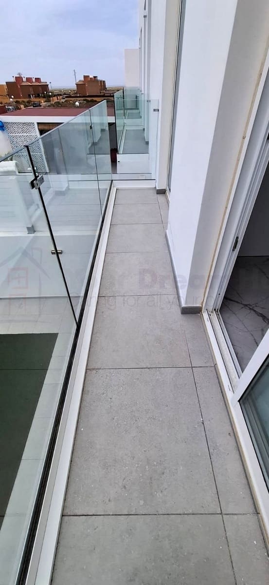 3 chambre Villa/Maison Semi-Mitoyenne à vendre à Corralejo avec piscine garage - 430 000 € (Ref: 9630111)