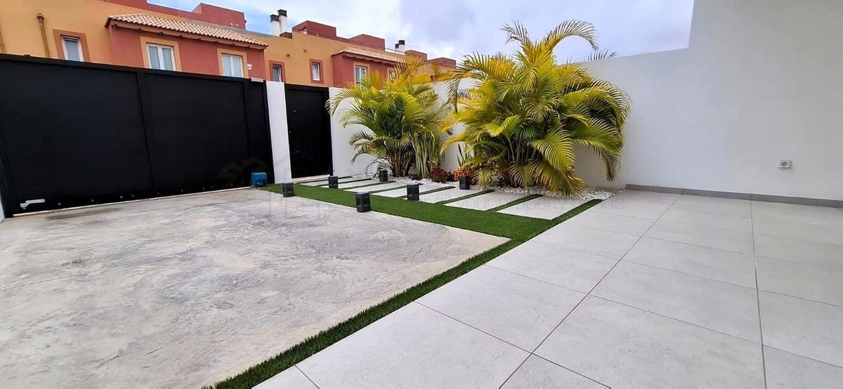 3 chambre Villa/Maison Semi-Mitoyenne à vendre à Corralejo avec piscine garage - 430 000 € (Ref: 9630111)