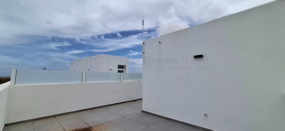 3 chambre Villa/Maison Semi-Mitoyenne à vendre à Corralejo avec piscine garage - 430 000 € (Ref: 9630111)