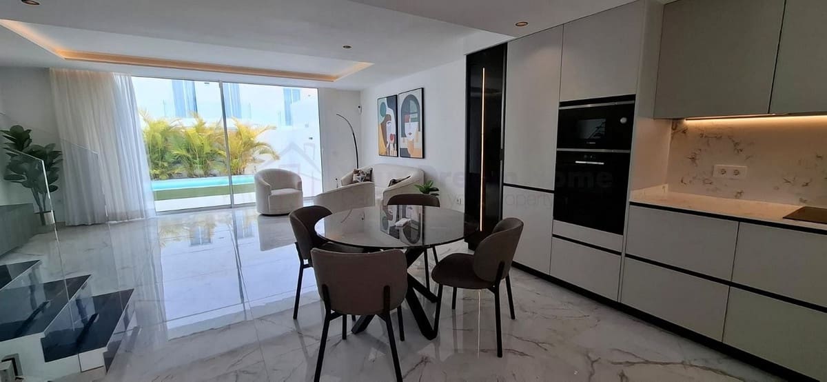 3 bedroom Semi-detached Villa for sale in Corralejo with pool garage - € 430,000 (Ref: 9630111)