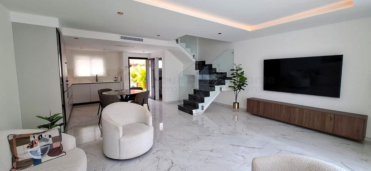 3 bedroom Semi-detached Villa for sale in Corralejo with pool garage - € 430,000 (Ref: 9630111)