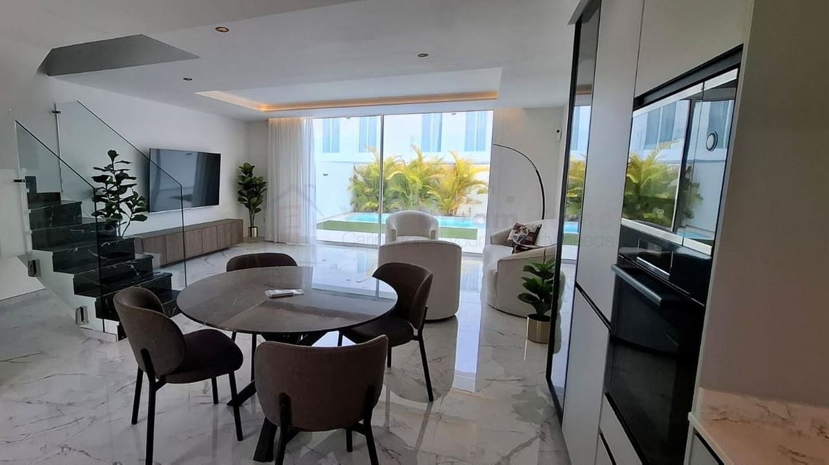 3 bedroom Semi-detached Villa for sale in Corralejo with pool garage - € 430,000 (Ref: 9630111)