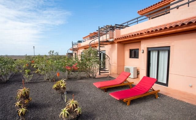 1 soveværelse Strandlejlighed til salg i Lajares, La Oliva med swimmingpool - € 169.000 (Ref: 9637319)