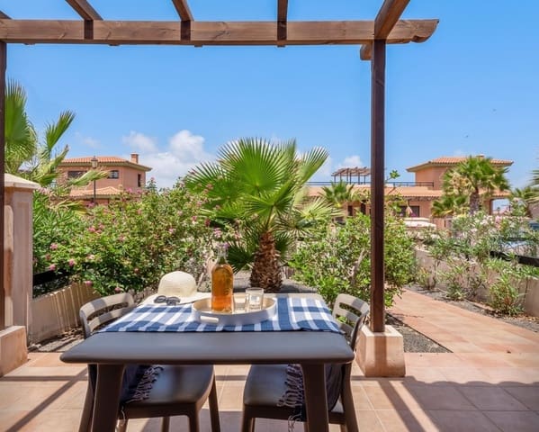 1 soveværelse Strandlejlighed til salg i Lajares, La Oliva med swimmingpool - € 169.000 (Ref: 9637319)