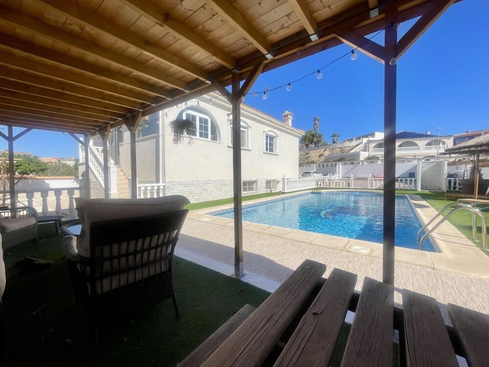 Chalet de 5 habitaciones en San Fulgencio en venta con piscina - 540.000 € (Ref: 9637322)