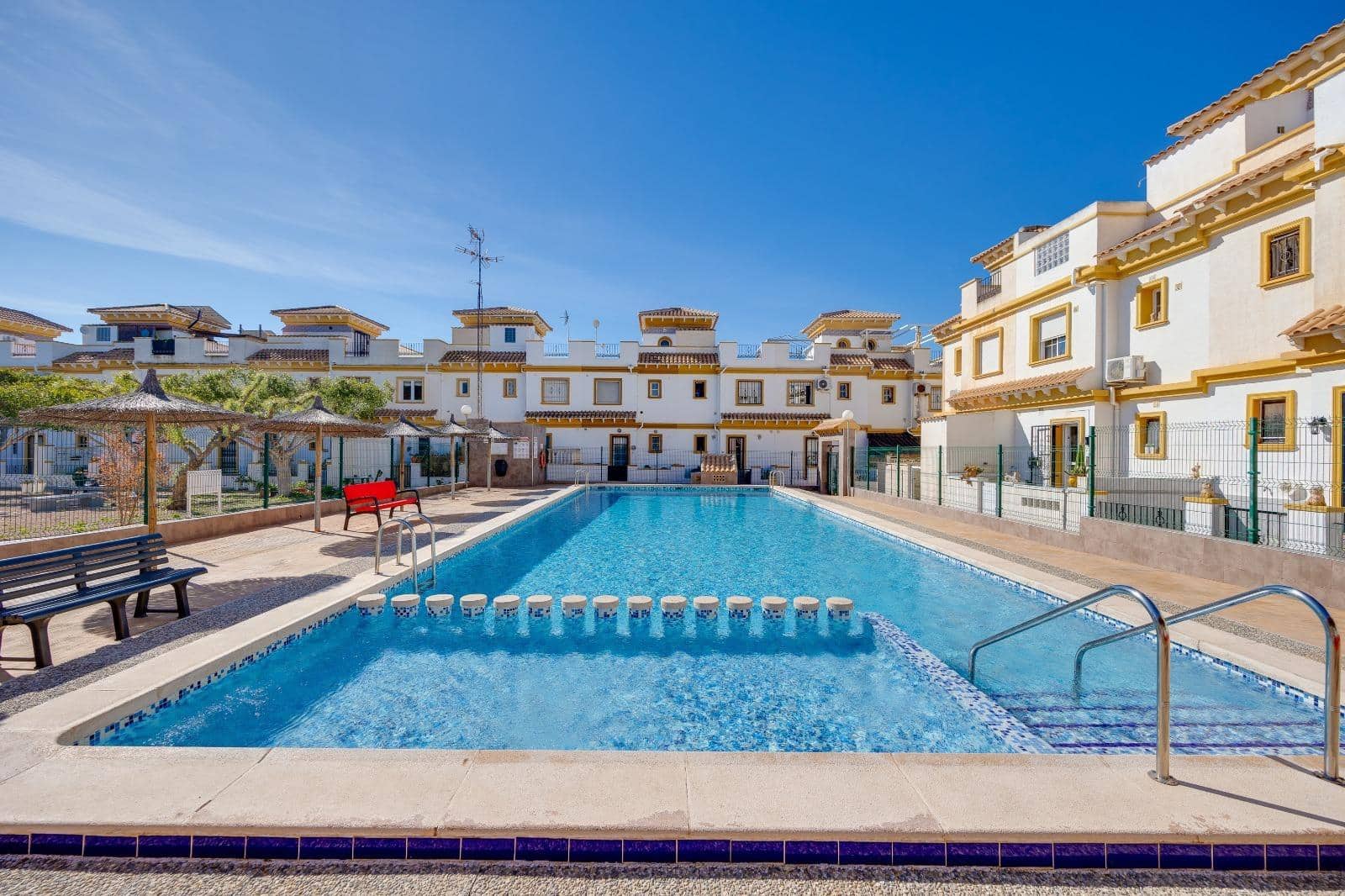 3 bedroom Townhouse for sale in Torrevieja with pool - € 249,900 (Ref: 9637323)