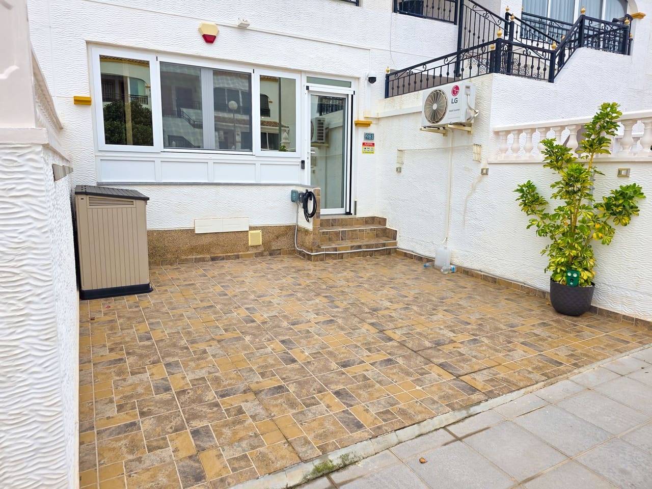 2 slaapkamer Appartement te koop in Entre Naranjos met zwembad garage - € 135.000 (Ref: 9637326)