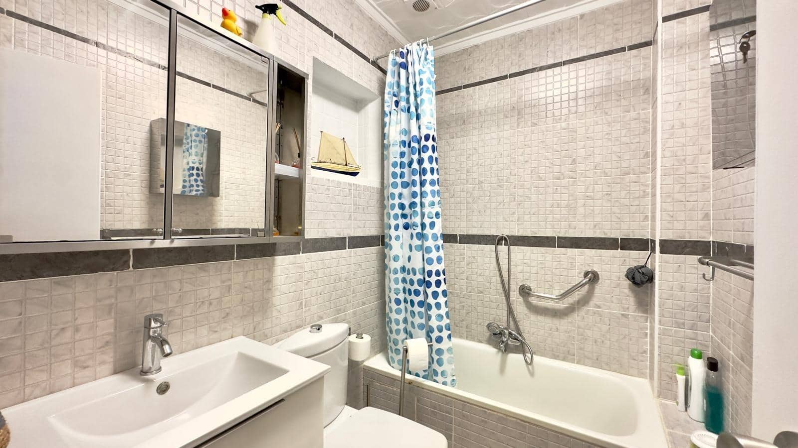 2 makuuhuone Omakotitalo myytävänä paikassa Torrevieja mukana uima-altaan - 134 900 € (Ref: 9637332)