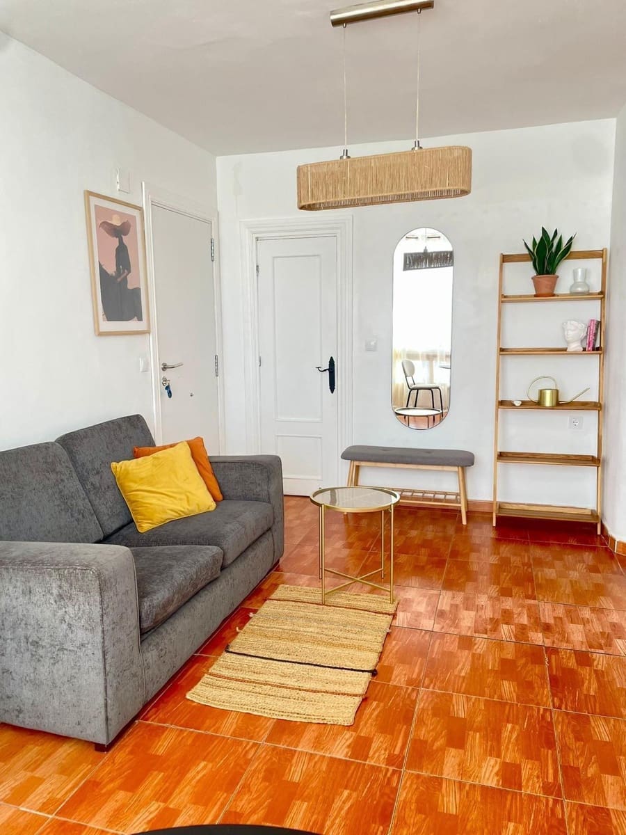 Ático de 2 habitaciones en Torrevieja en venta con piscina - 132.000 € (Ref: 9637335)