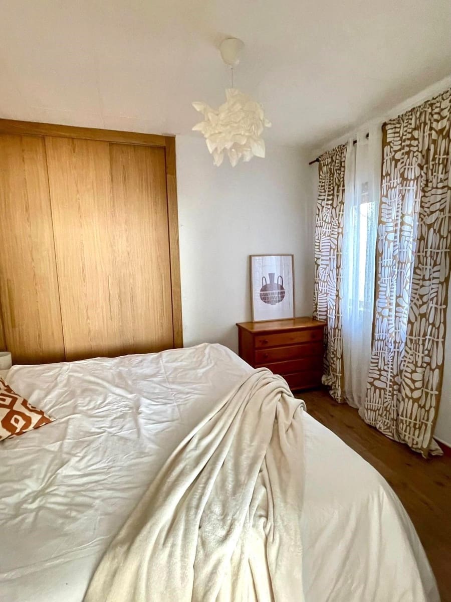 Ático de 2 habitaciones en Torrevieja en venta con piscina - 132.000 € (Ref: 9637335)