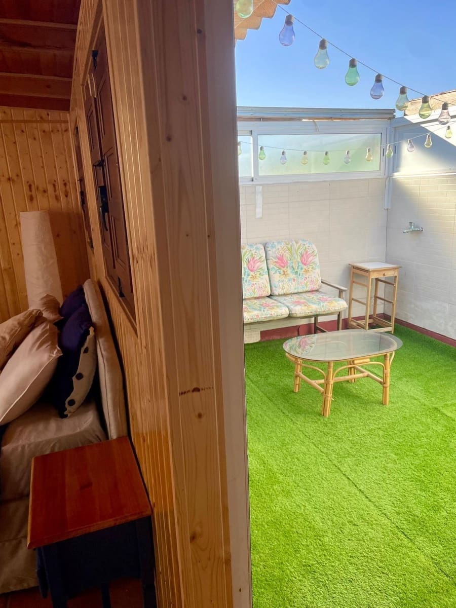 Ático de 2 habitaciones en Torrevieja en venta con piscina - 132.000 € (Ref: 9637335)