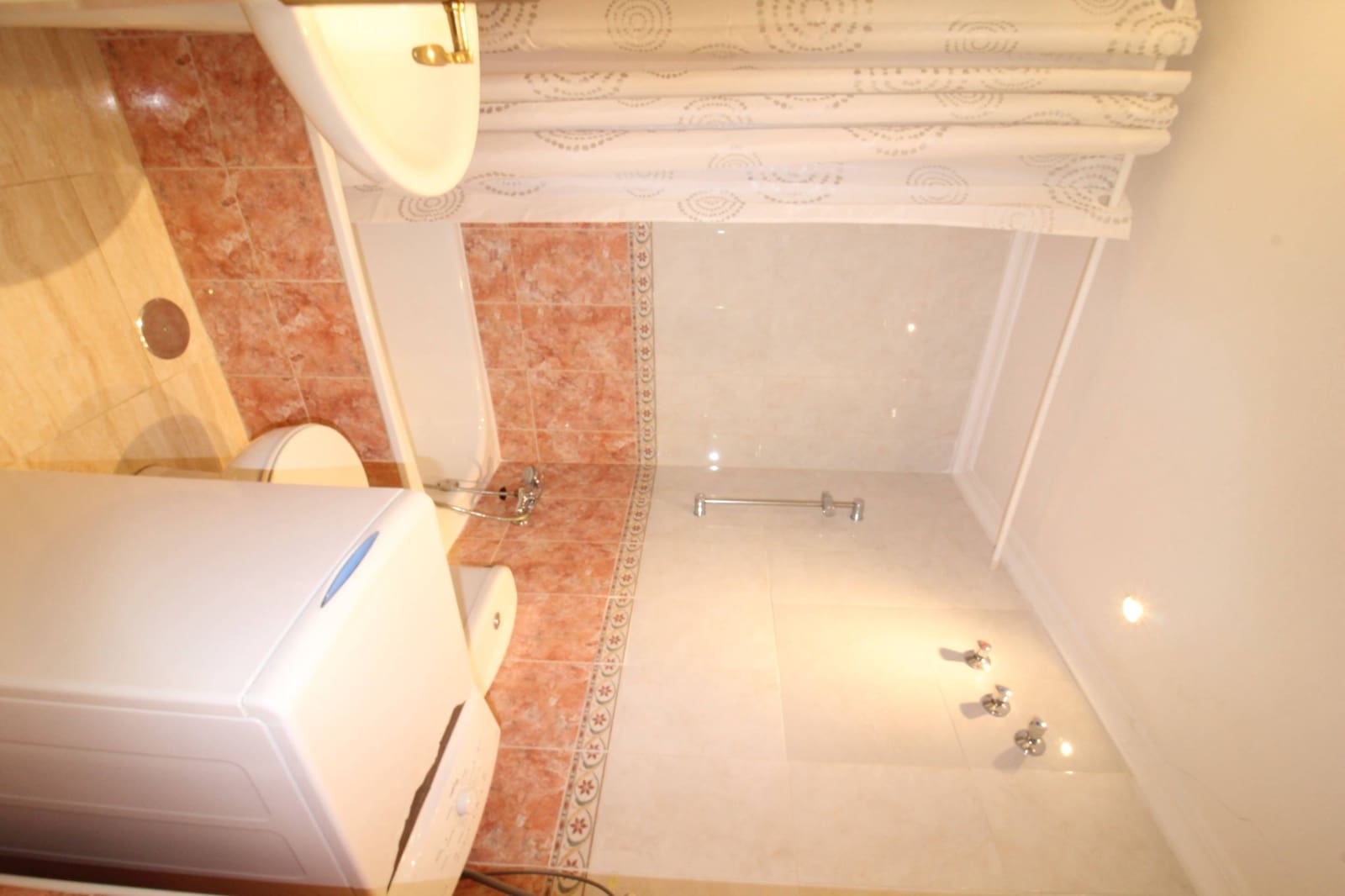 Apartamento de 2 habitaciones en Torrevieja en venta con piscina - 135.200 € (Ref: 9637364)