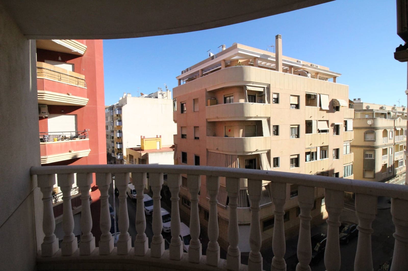 Apartamento de 2 habitaciones en Torrevieja en venta con piscina - 135.200 € (Ref: 9637364)