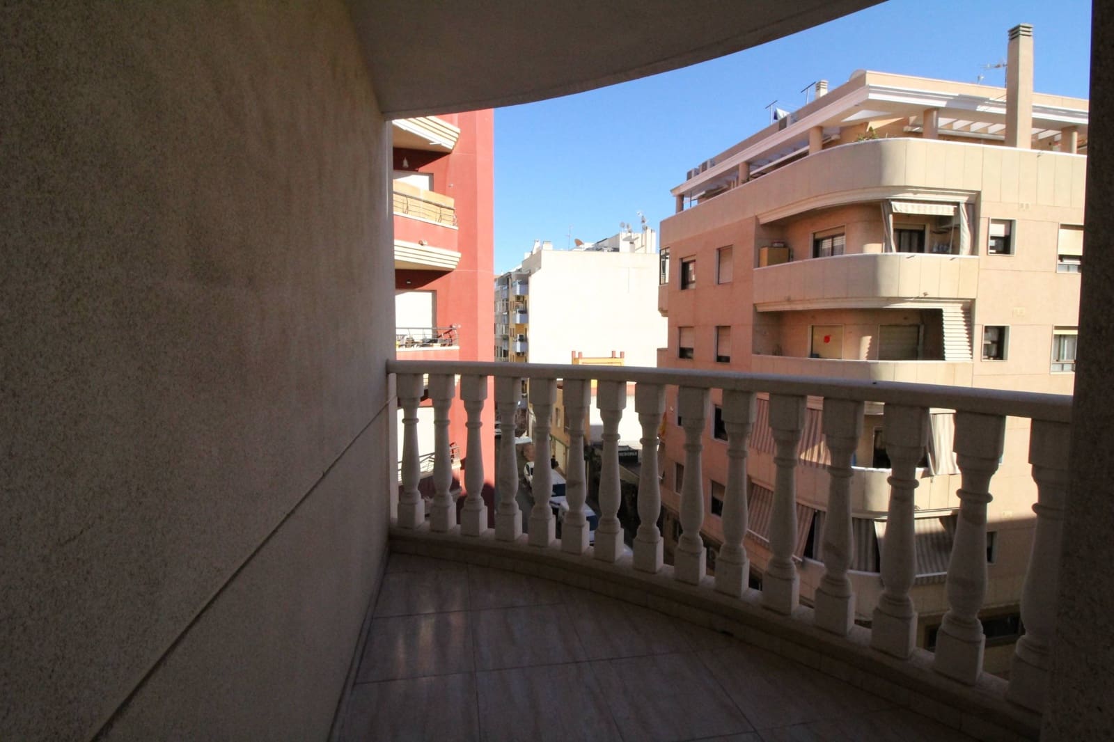 Apartamento de 2 habitaciones en Torrevieja en venta con piscina - 135.200 € (Ref: 9637364)