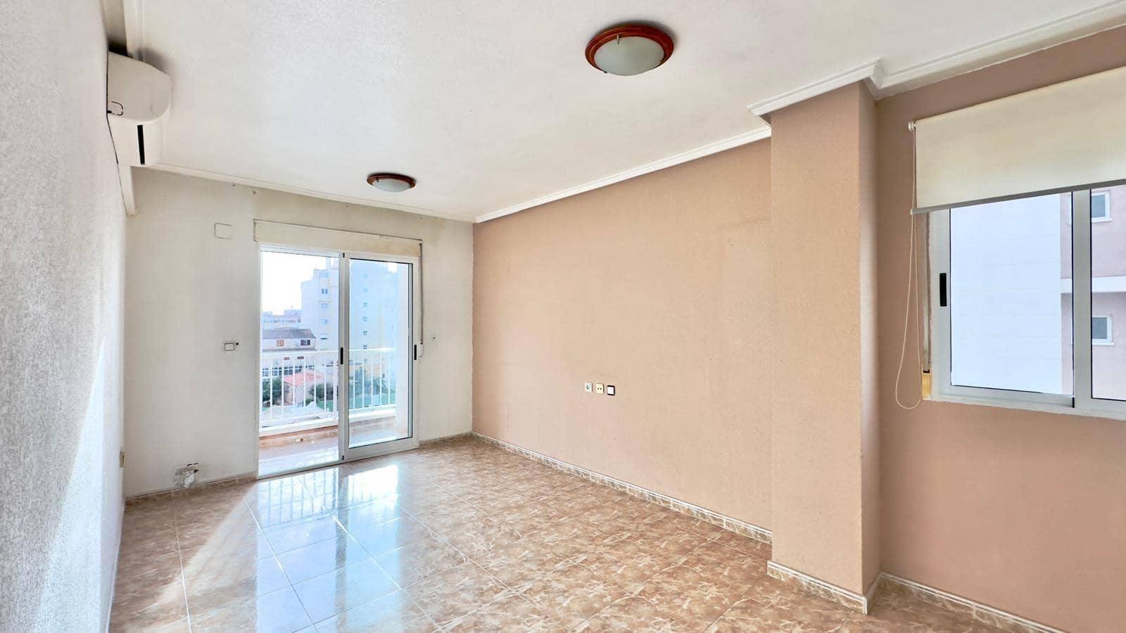 2 soverom Leilighet til salgs i Torrevieja med svømmebasseng - € 139 900 (Ref: 9637375)