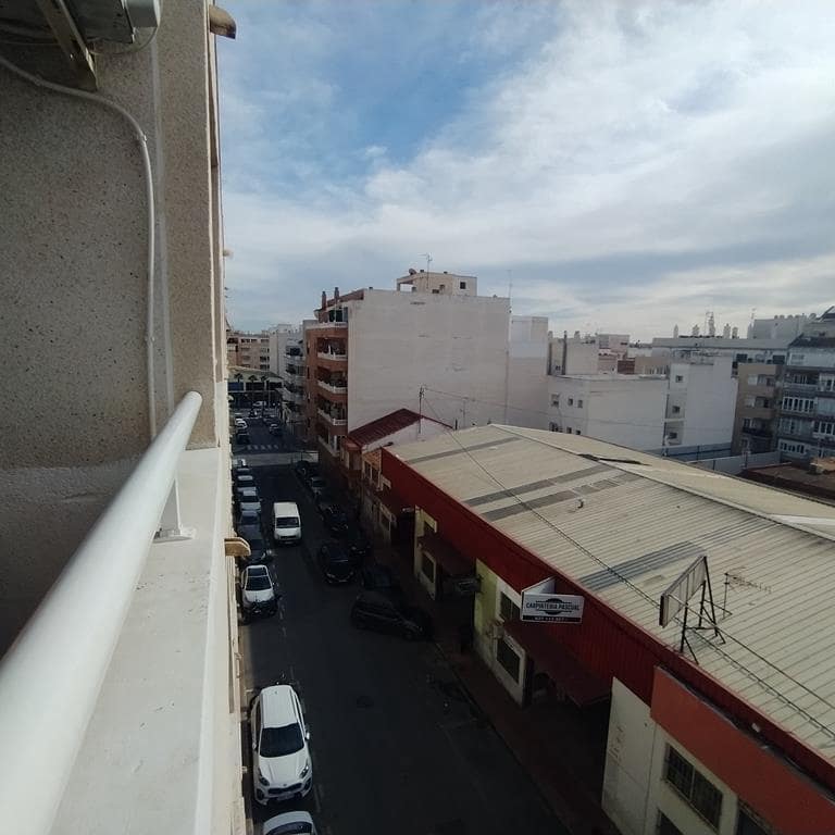 2 bedroom Apartment for sale in Torrevieja with pool - € 139,000 (Ref: 9637379)