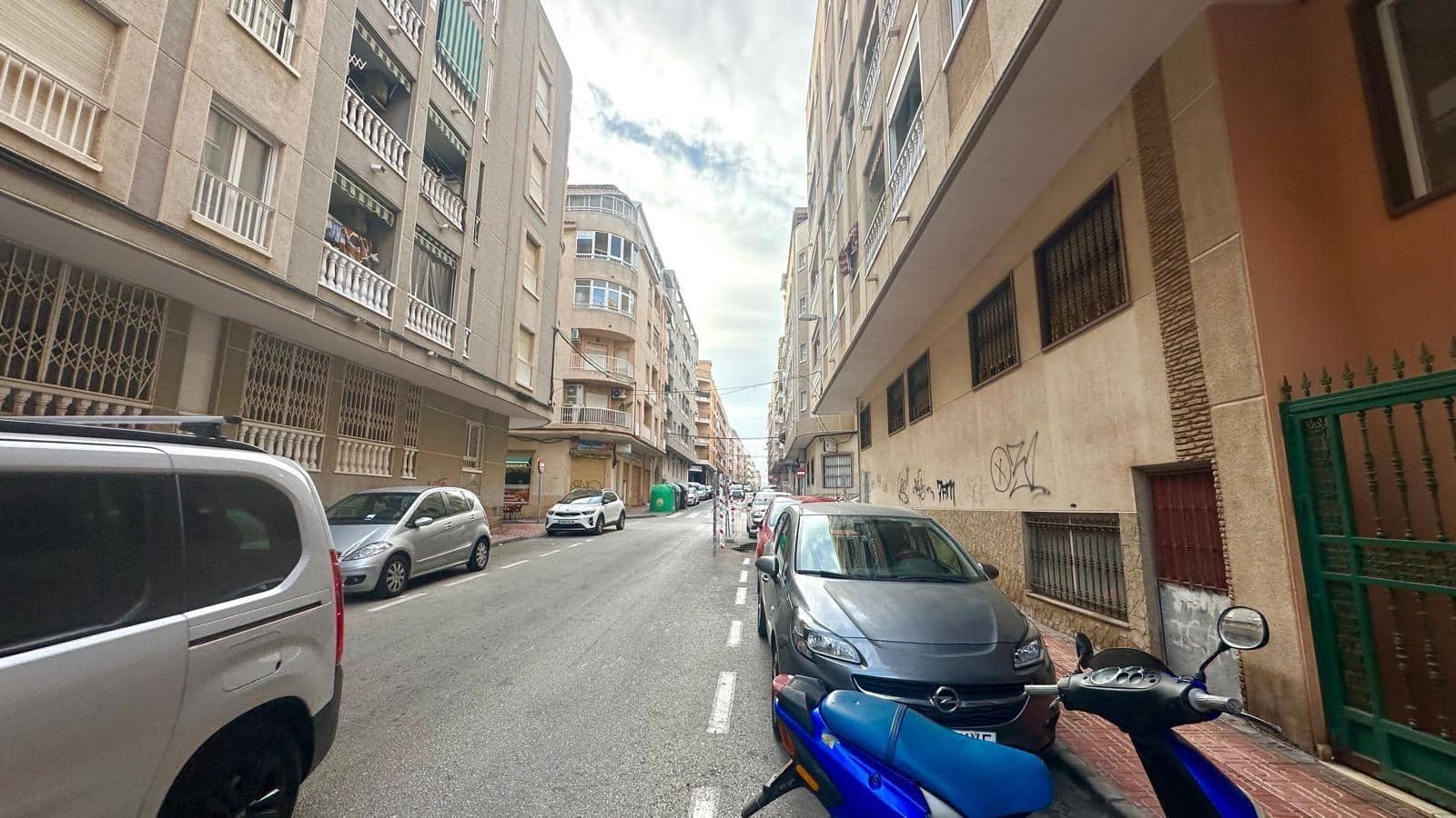 2 bedroom Apartment for sale in Torrevieja - € 133,000 (Ref: 9637385)