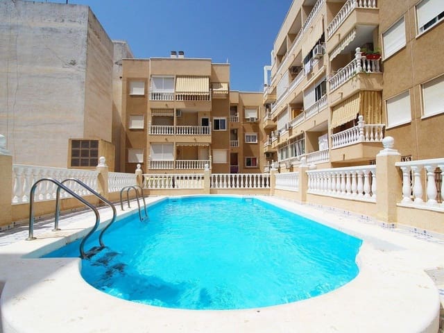 2 makuuhuone Huoneisto myytävänä paikassa Las Piscinas Naturales, Torrevieja mukana uima-altaan - 144 228 € (Ref: 9637391)