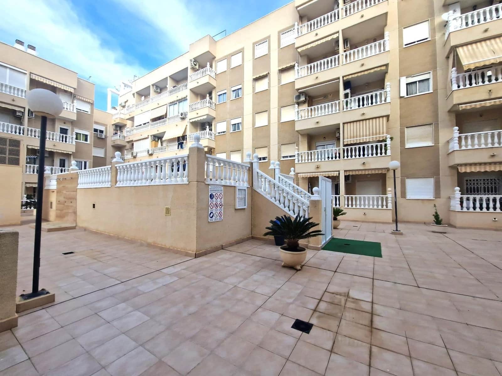 2 Zimmer Apartment zu verkaufen in Torrevieja mit Pool - 144.228 € (Ref: 9637391)