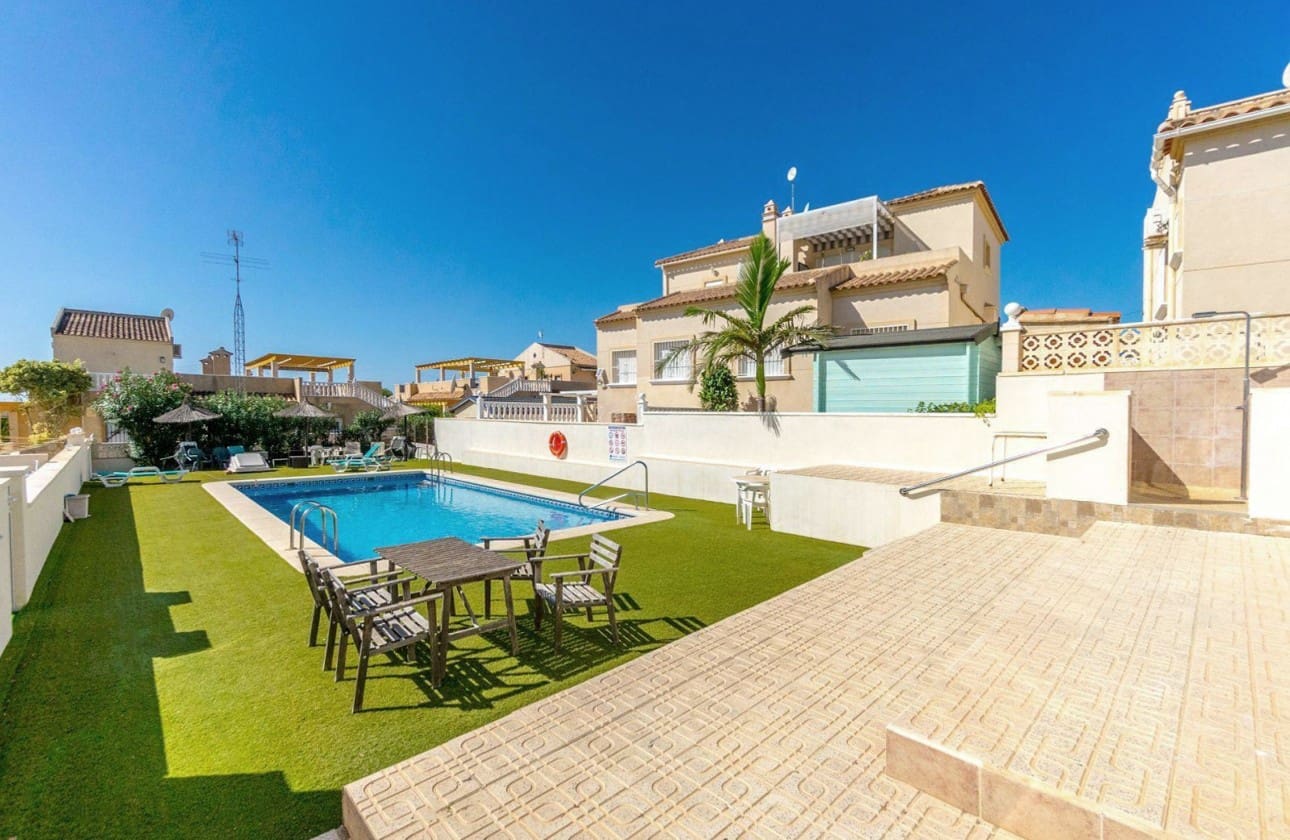 2 bedroom Bungalow for sale in San Miguel de Salinas with pool - € 139,950 (Ref: 9637403)