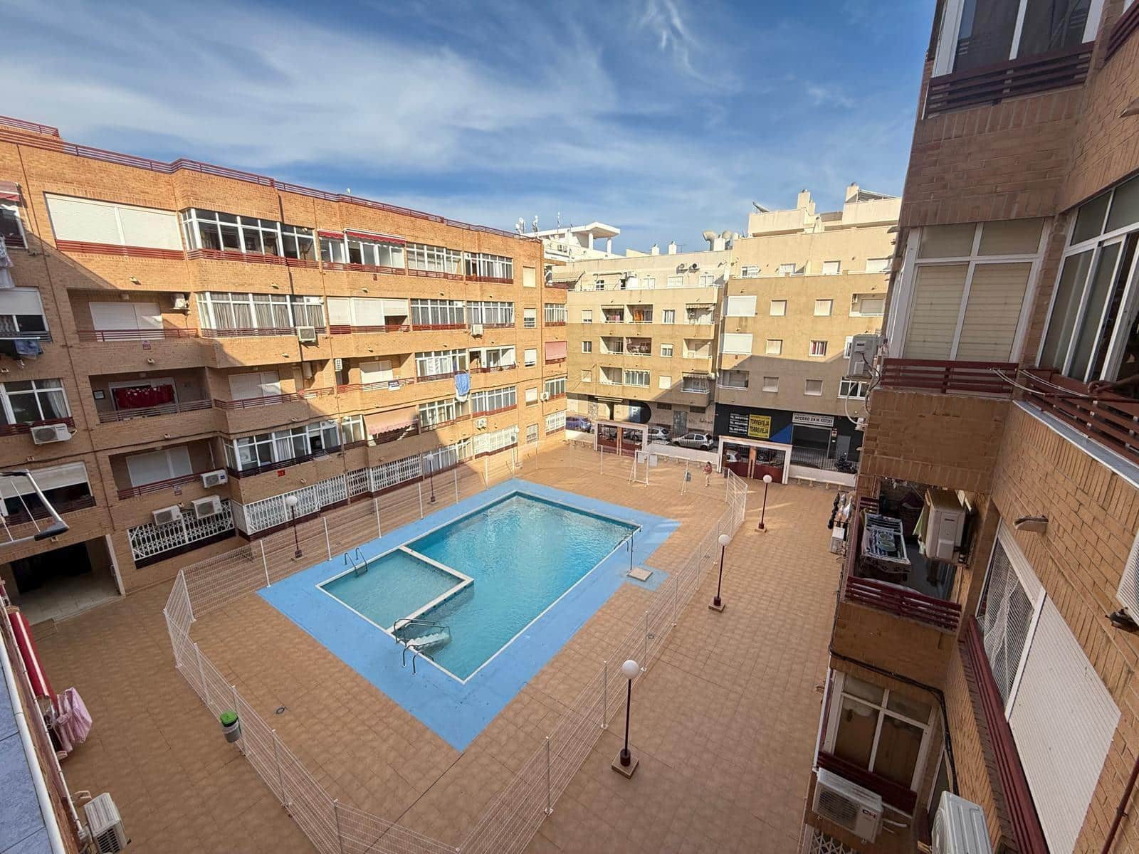 1 soveværelse Lejlighed til salg i Torrevieja med swimmingpool - € 129.000 (Ref: 9637404)