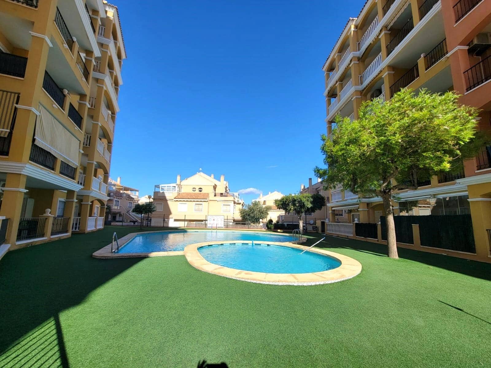 1 soveværelse Lejlighed til salg i Torrevieja med swimmingpool - € 138.000 (Ref: 9637409)